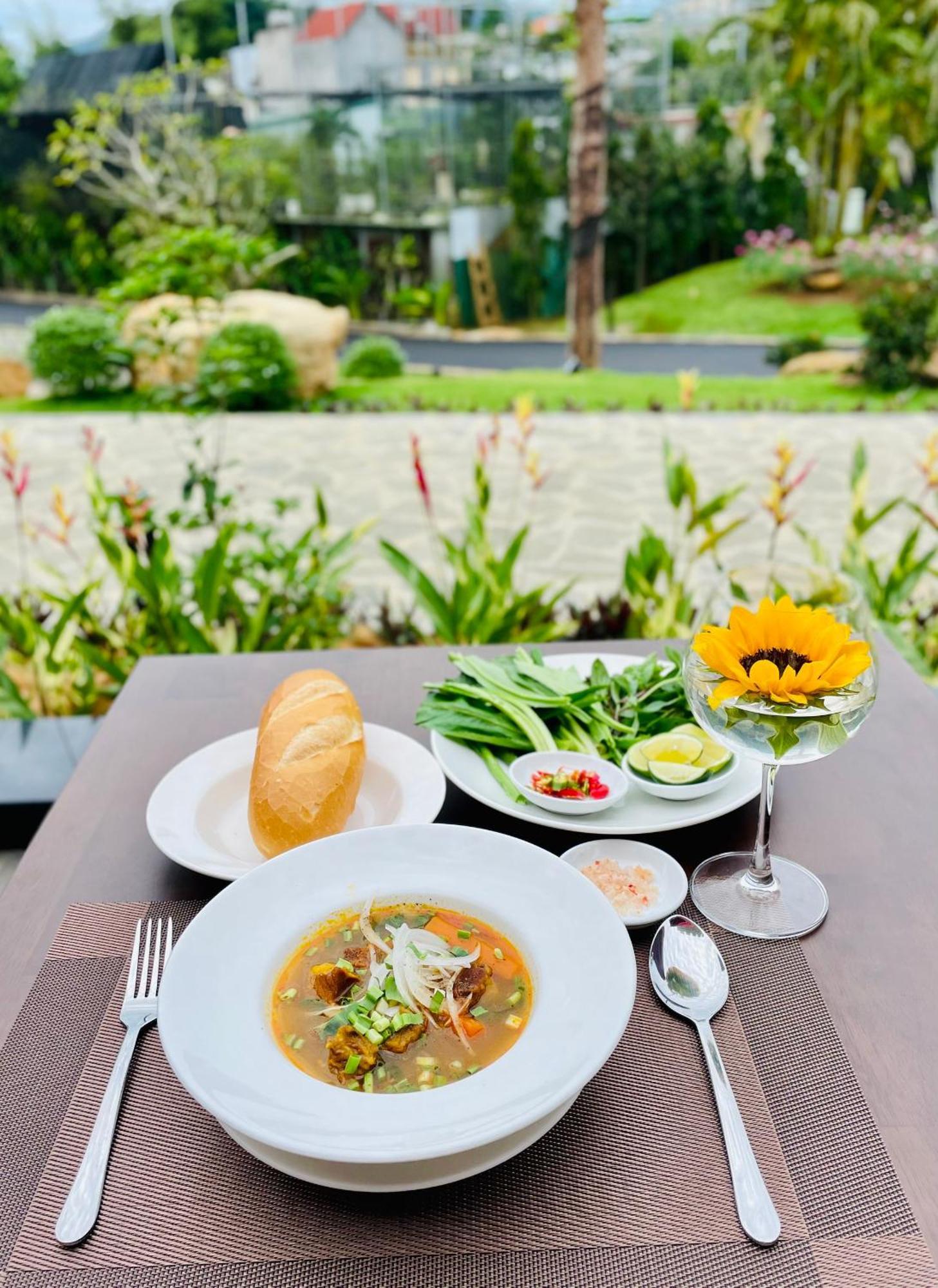 Sunflower Hotel & Resort Bao Loc Exterior photo